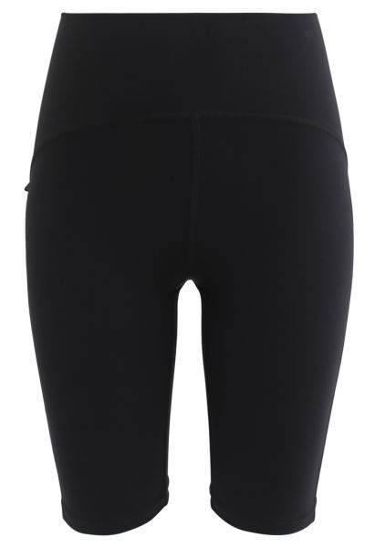 Shorts estilo legging de talle alto con detalle de costuras en negro