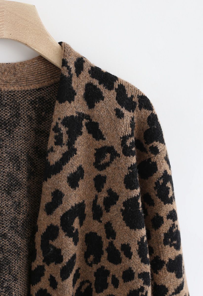 Cárdigan largo con bolsillo de leopardo en marrón