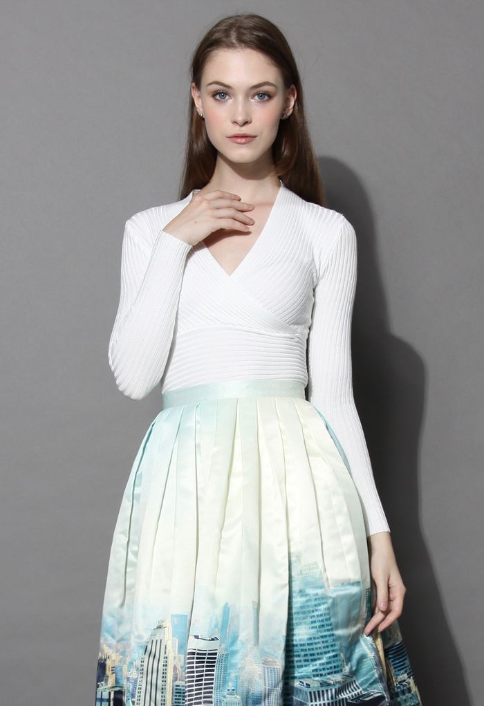 Glamorosa Blusa Acanalada Blanca con Escote en V