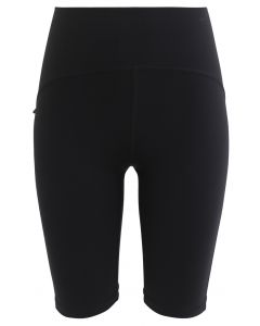 Shorts estilo legging de talle alto con detalle de costuras en negro