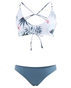 Conjunto de bikini con espalda abierta y estampado de hojas en azul
